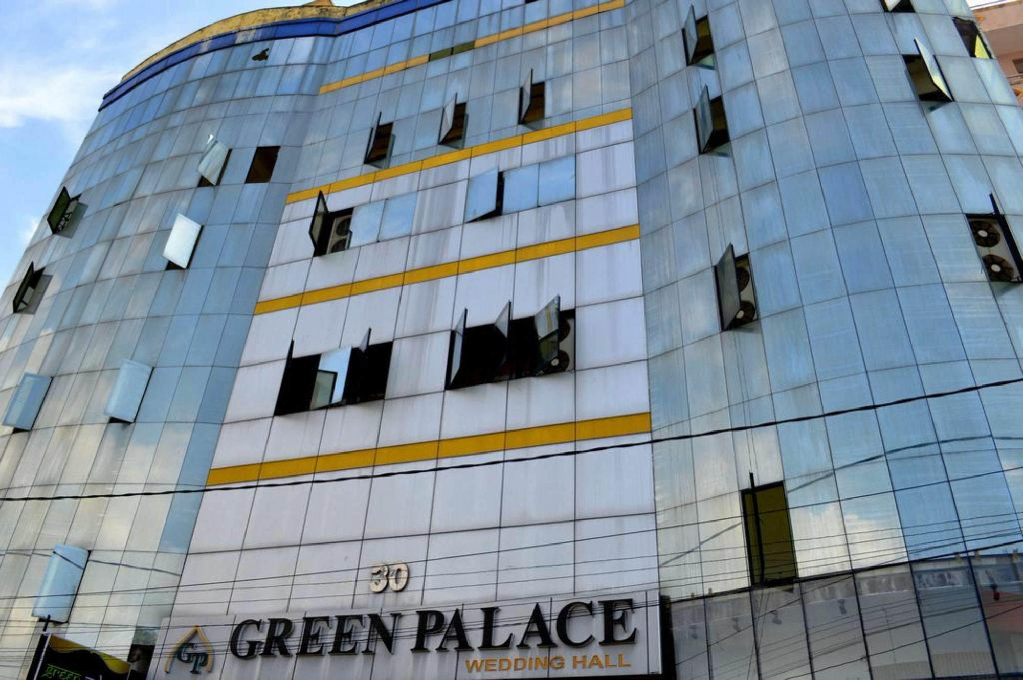 Palace होटल